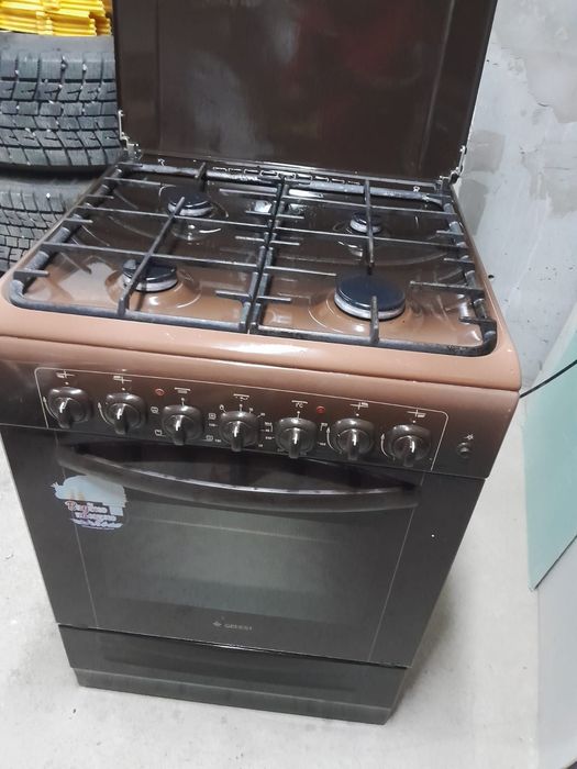 Продам газ плиту