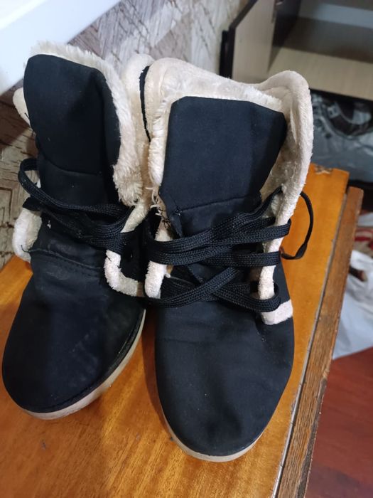 Продается обувь сапоги