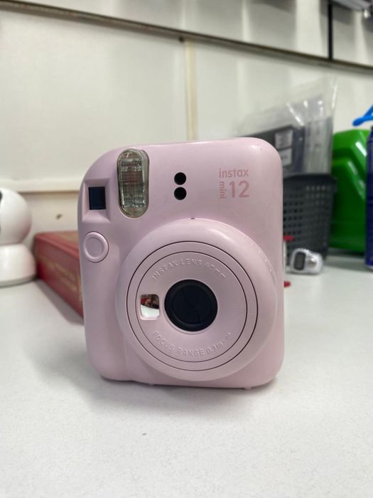 Instax mini 12 в розовом цвете