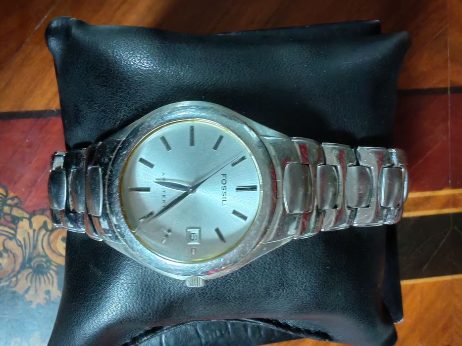 Ceasuri de dama și bărbați  200 de lei bucata