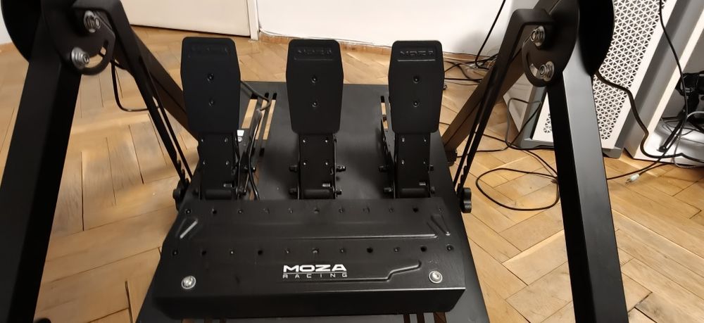 Moza r5 bundle + clutch + formula add on + stand