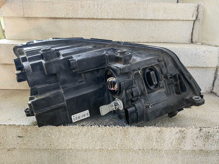 Фар VW Touran Bi-Xenon LED ляв / Фар VW Caddy / Фар Туаран Кади Оригинален