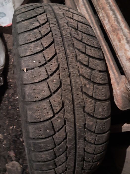 Продам резину 15размер