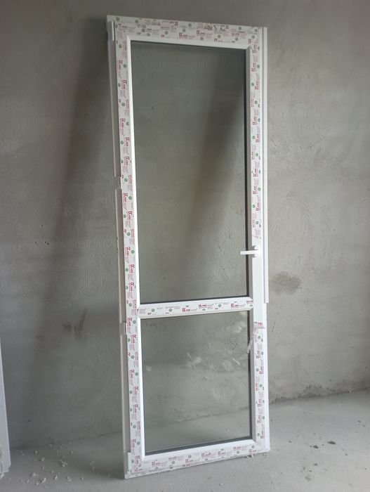 Пластиковые двери