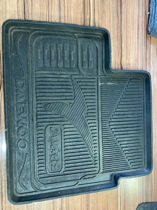 Отдам коврики на матиз