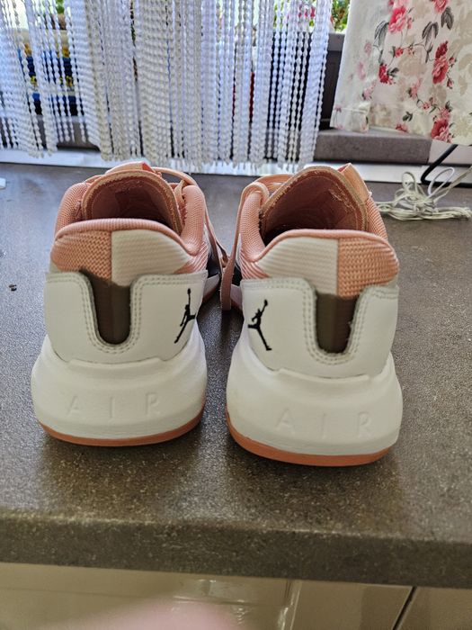 Adidași Jordan Air 200 E mărime 35.5