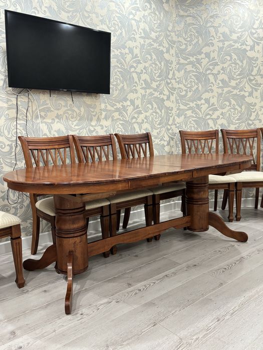 Стол и стулья