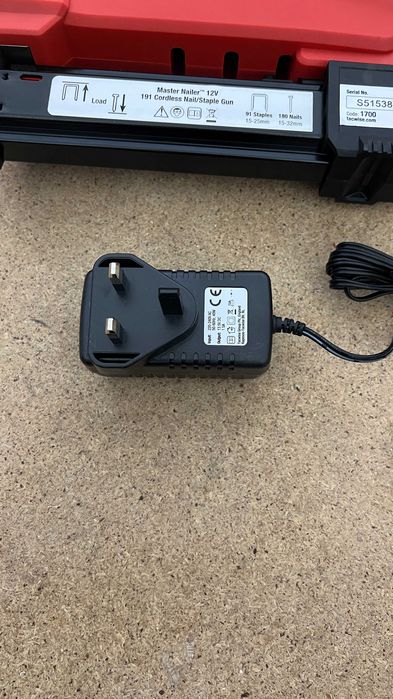 Pistolul de capsat și bătut cuie Tacwise 1700 Master Nailer 12V