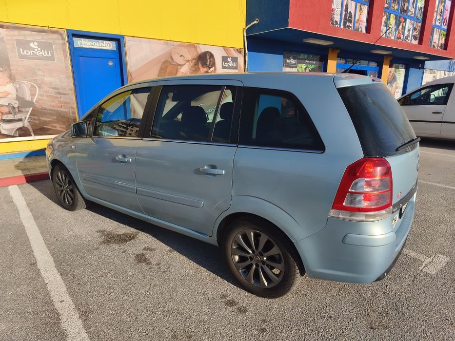 Opel zafira Опел Зафира 1.8 газ бензин.