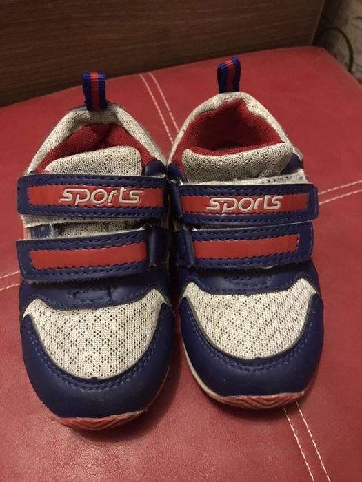 Продам детскую обувь