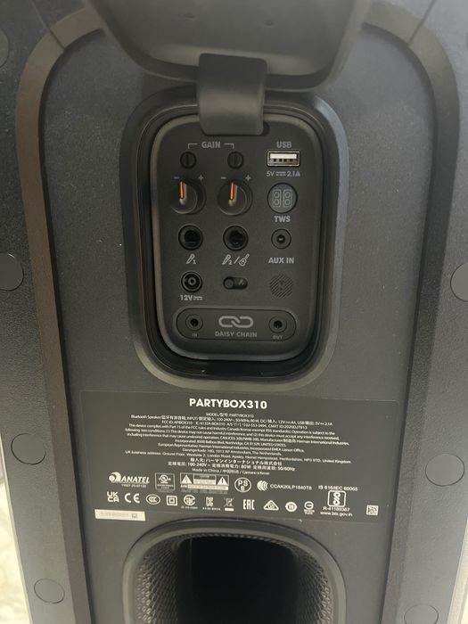 Vand sistem audio portabil jbl partybox310( primită cadou, nefolosită