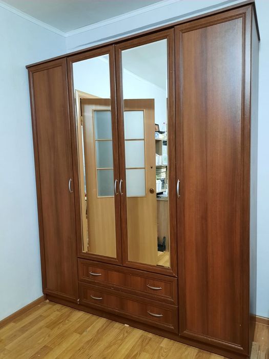 Продам спальный гарнитур