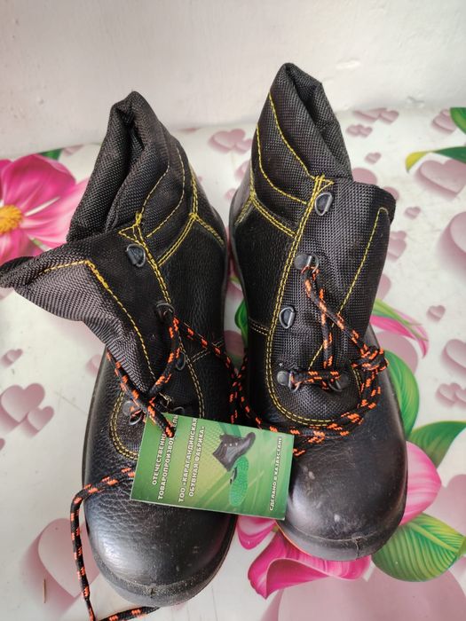 Продам рабочие ботинки