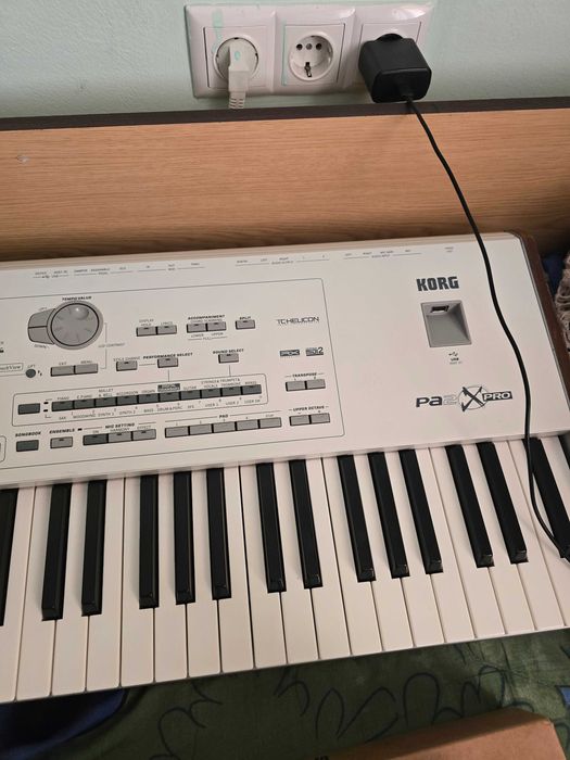Продавам! Два-клавира. Korg pa2x. 128 рам..