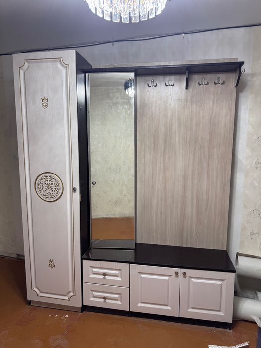 Продам прихожий шкаф