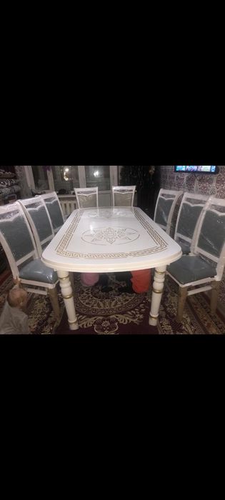 Стол со стульями