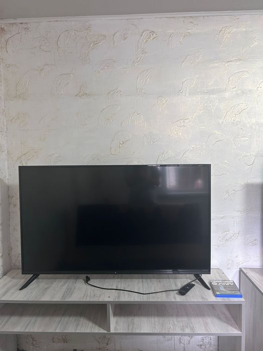 Телевизор DEXP 50UHG2 127 см черный
