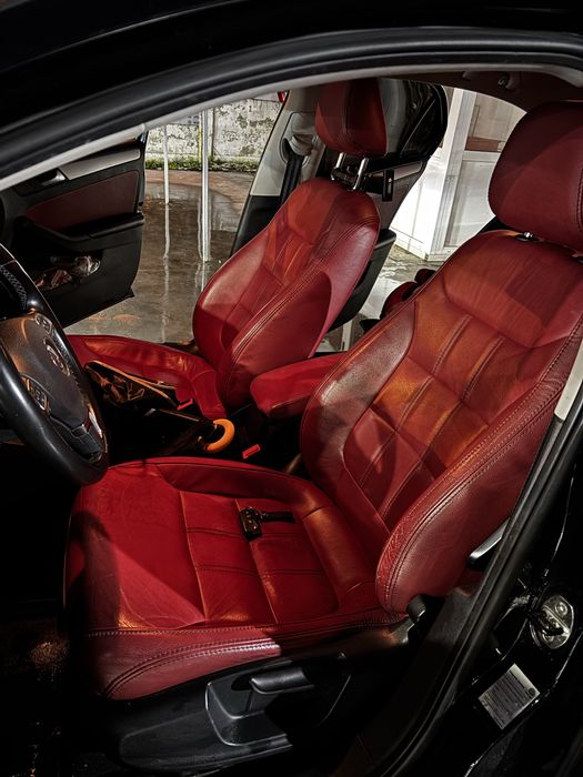 VW Jetta hybrid 177cp piele rosie