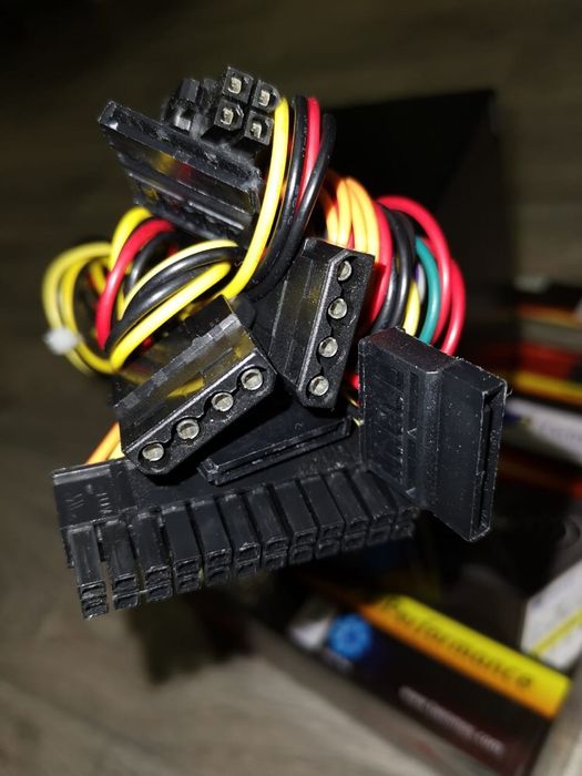 Продаю блок питание новый Xpower 650W