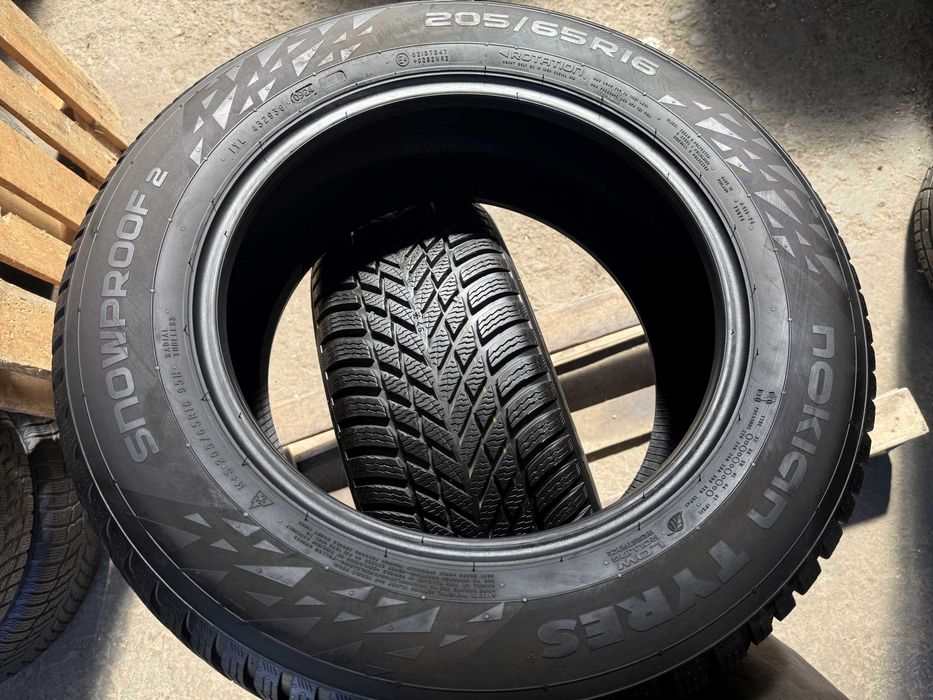 2x Anvelope iarna 205/65 r16 M+S - Nokian Snowproof 2