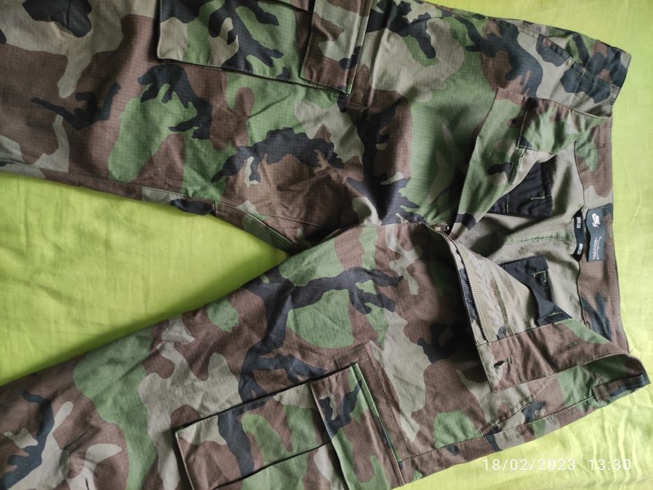 Панталон Nike, размер М, нов с етикет