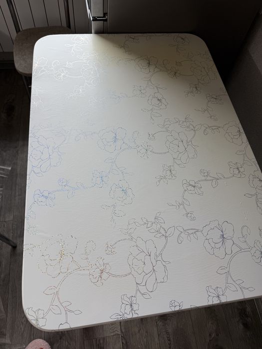 Продаю стол кухонный со стульями