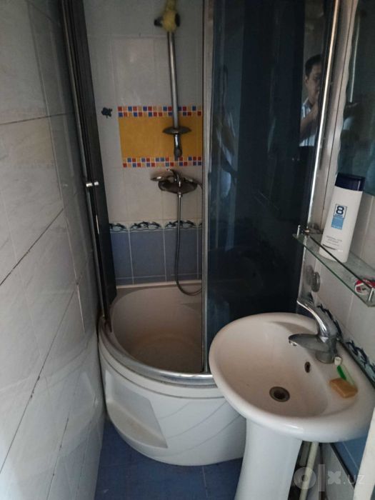 Shaxriston metro yaqinida 1/2 uy sotiladi. Naxt yoki 50% kreditga.