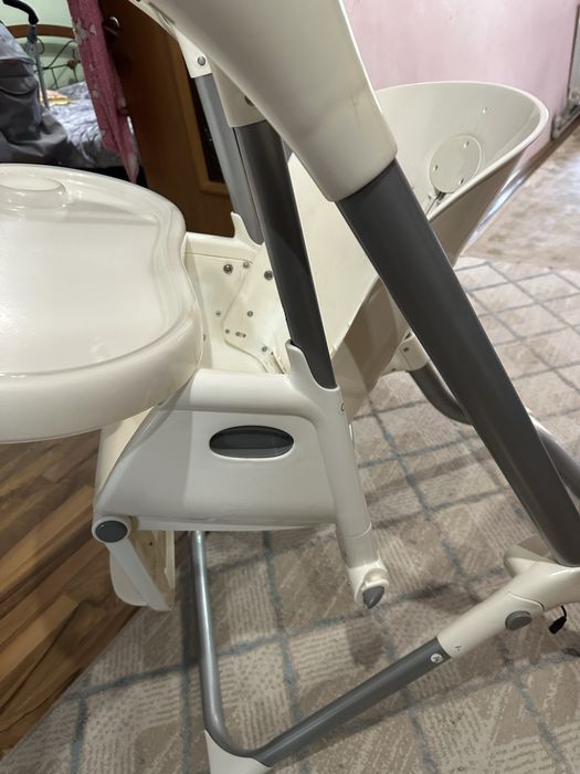 Стульчик для кормления с качелями