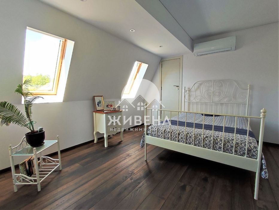 Триетажна къща в м-т Ален Мак, РЗП 220 кв.м