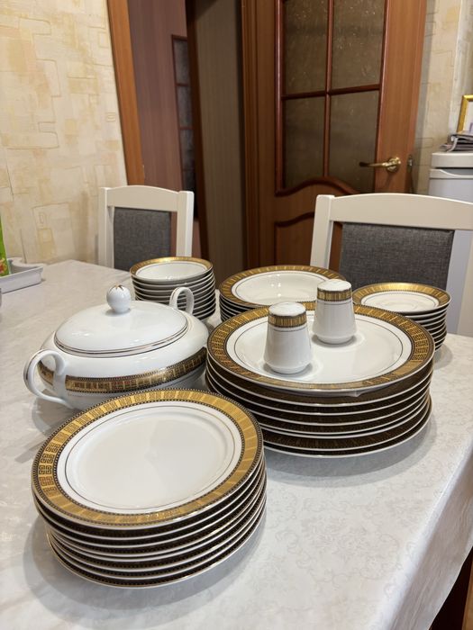 Столовый набор посуды