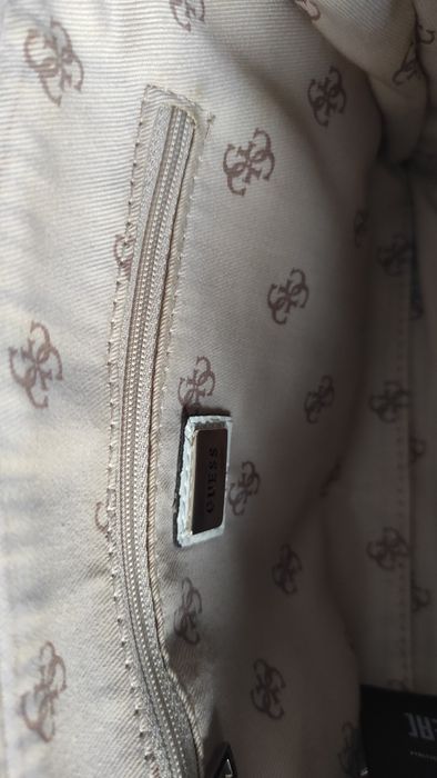 Оригинална дамска чанта Guess