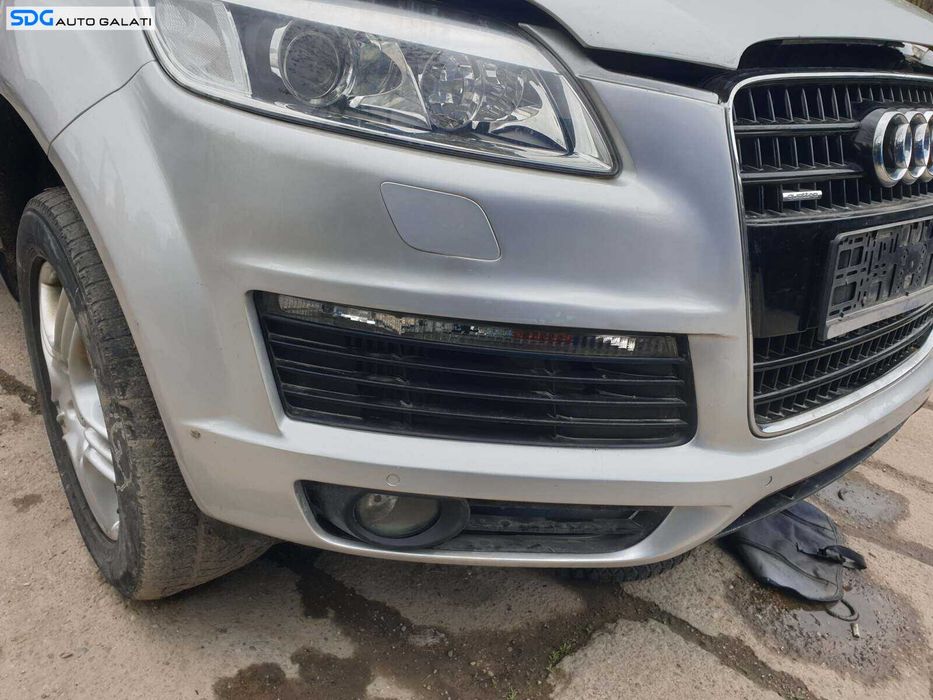 Bara Spoiler Fata Completa cu Grila Emblema cu Spalatoare si Locas Senzori Parcare Audi Q7 4L NFL Non Facelift 2007 - 2009 Culoare Light Silver Metallic LY7W [Q2822]