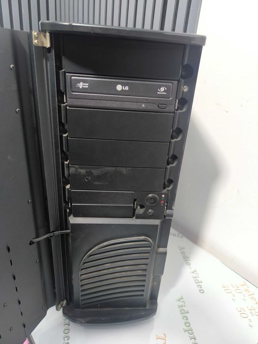 Sistem PC Desktop Gaming ASUS Striker Extreme, GeForce 8800,Antec 520W