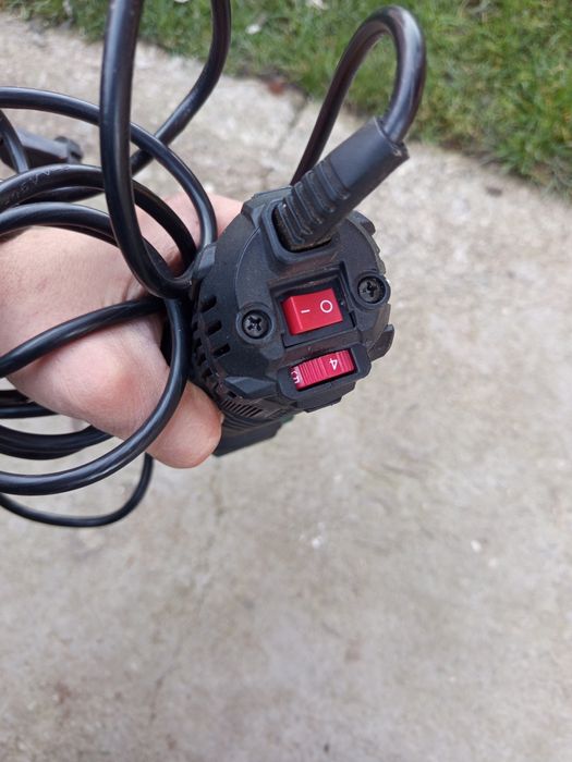 Прав шлайф Parkside 500 W
С плавно регулиране на оборотите
Номинални о