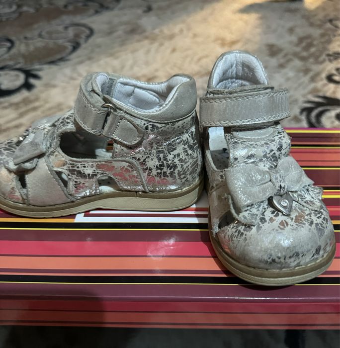 Продам сандалики