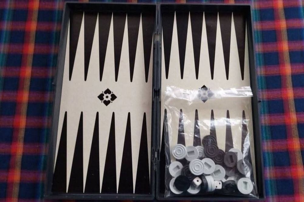 Joc nou Backgammon.