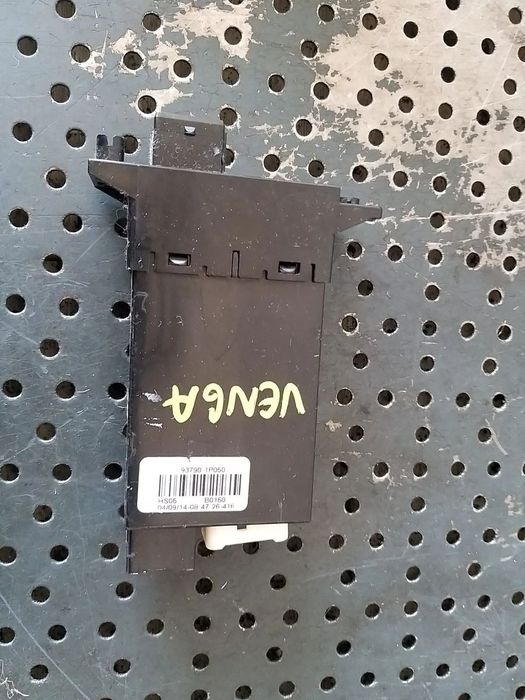 Buton avarii kia venga 937901p000