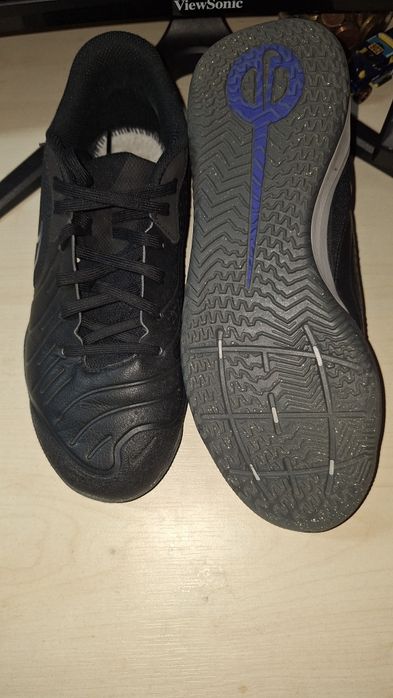 Ghete de fotbal pentru sintetic