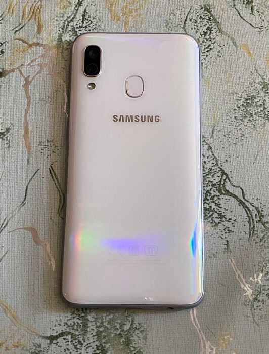 Samsung A40 64гб