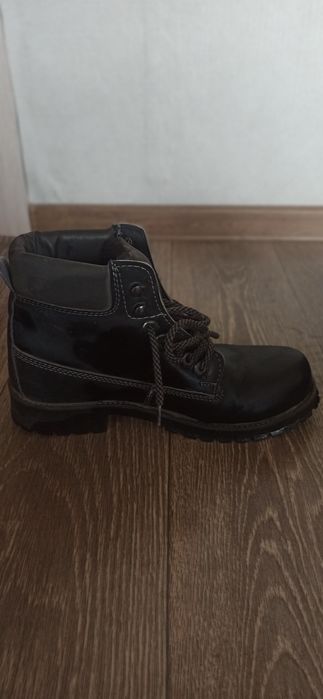 Продаются сапоги весенние