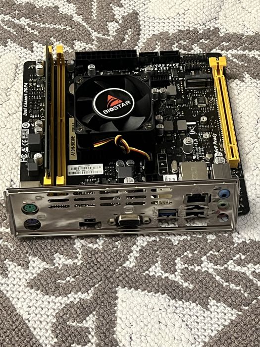 Материнская плата с процессором AMD