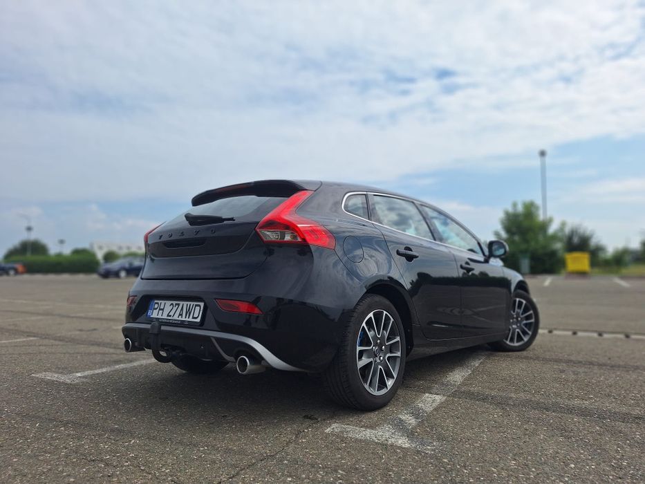 Volvo V40-2.0 D R-Design