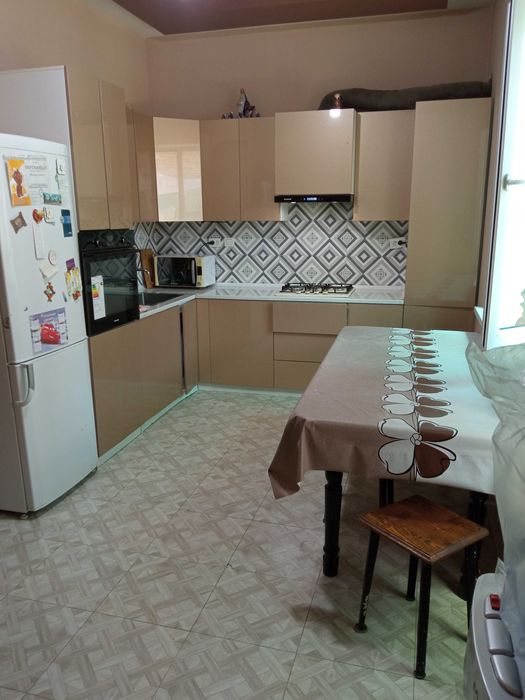 Коттедж 2х этажный, 4ком, удобная локация. Ор-р куйлюк м.1 мебельный.