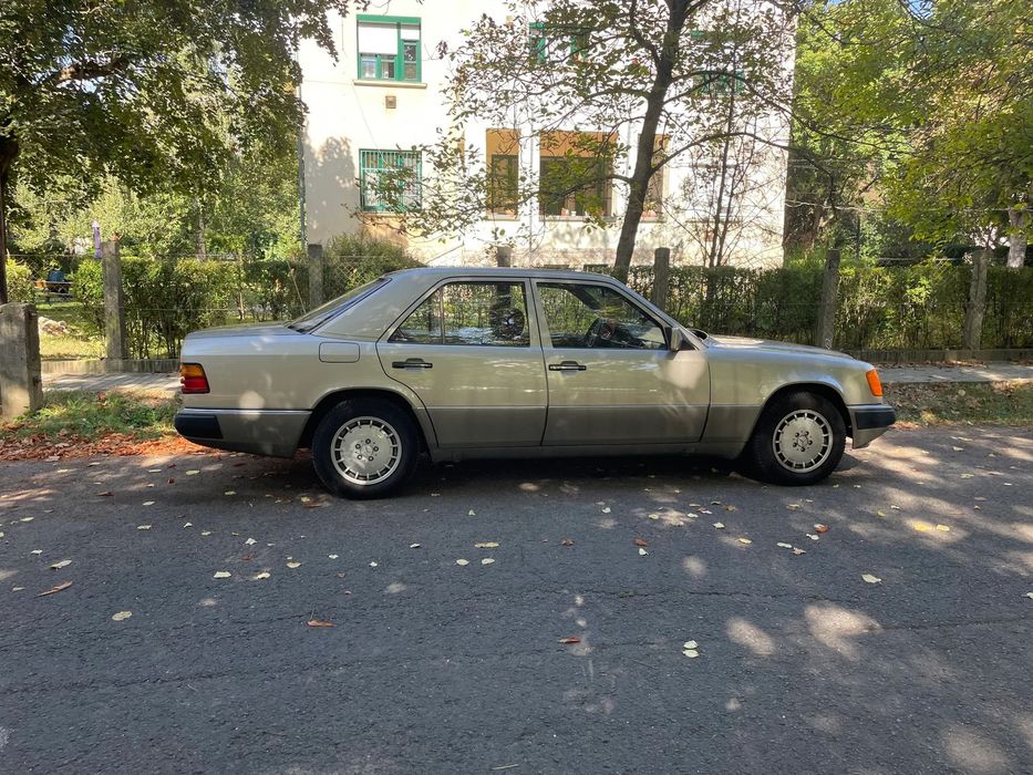 Mercedes-Benz W124 Mercedes-Benz W124 230E, atestare retromobil