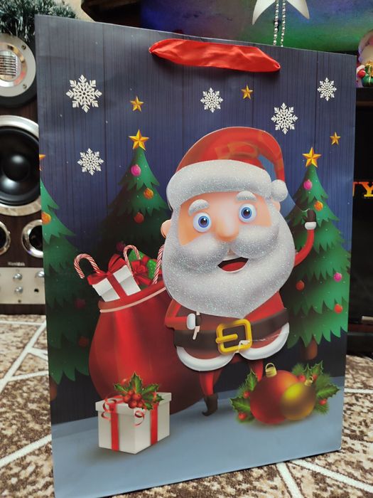 Новогодние подарочные пакеты