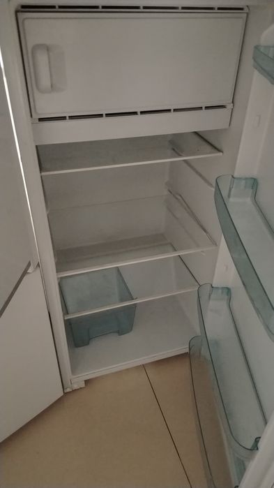 Холодильник бытовой