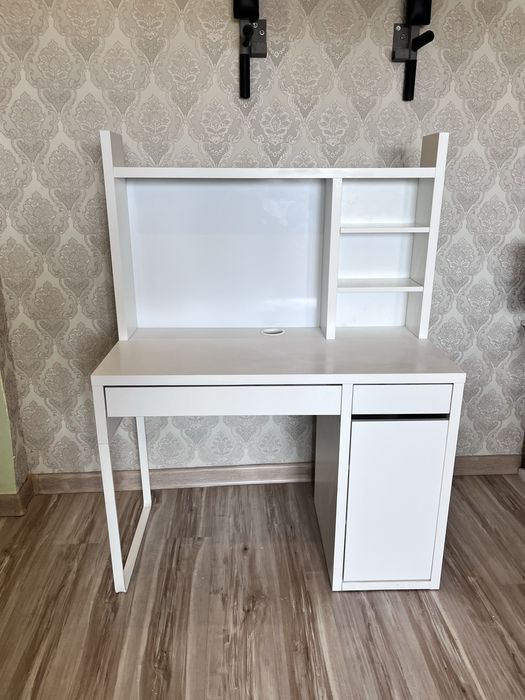 Стол письменный Икеа