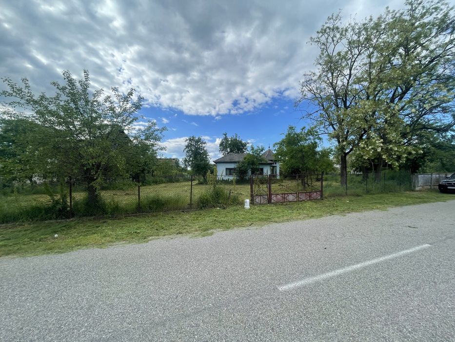 Vand Casa cu teren 2050mp in Dragoesti, Valcea
