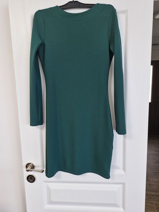 Рокля HM с леко изрязан гръб