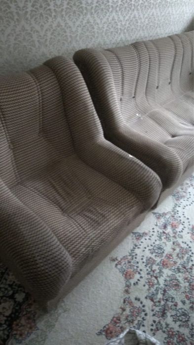 Продам диван с 2 креслой